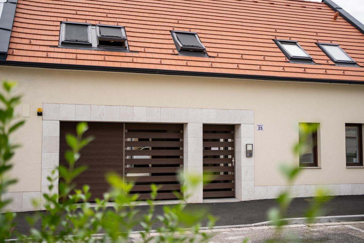 סופרון Cesar Apartman מראה חיצוני תמונה